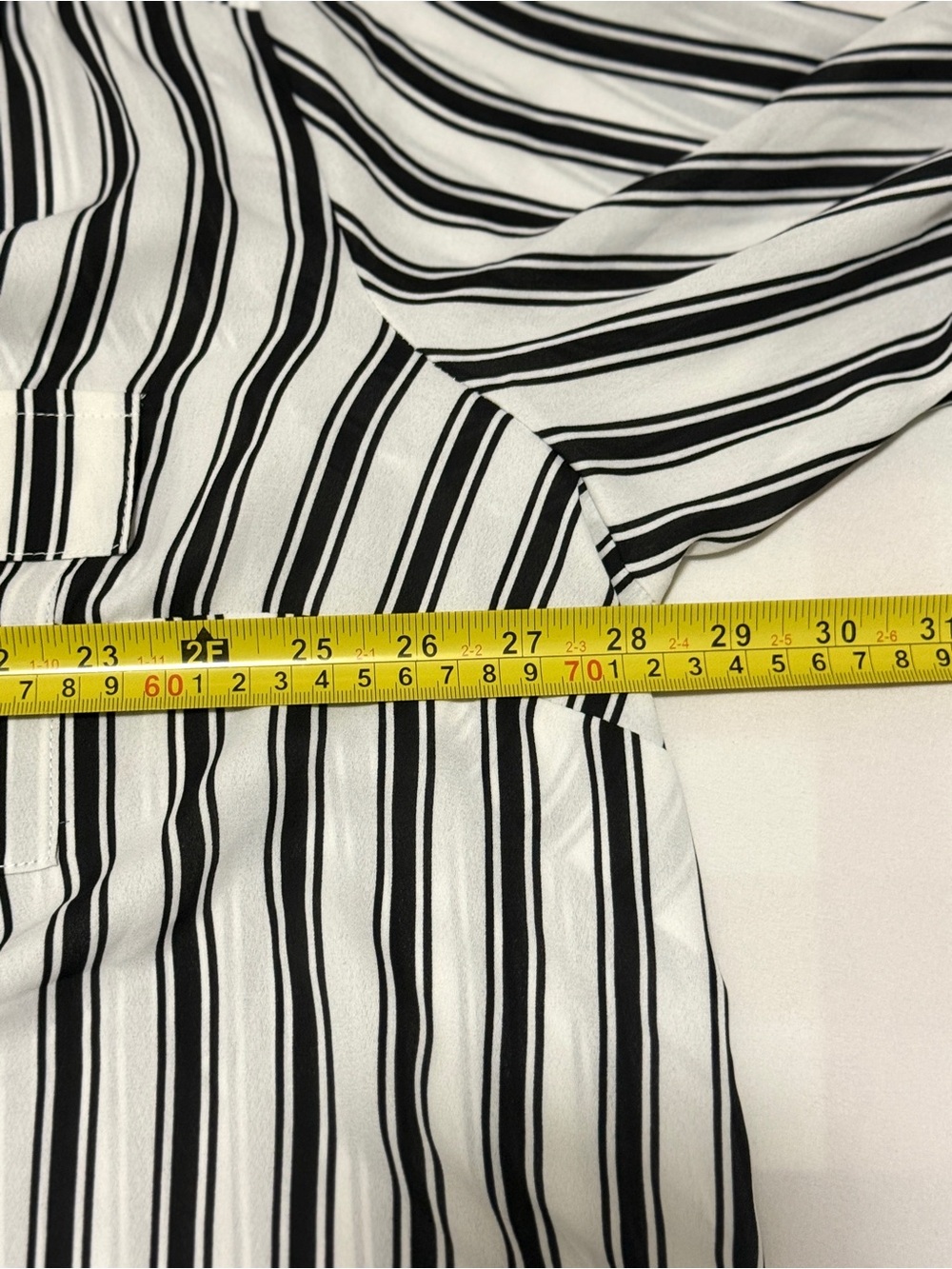 Torrid Blouse 3 Black White Striped Popover V Neck Roll Tab Sleeve Pockets - Picture 6 of 7